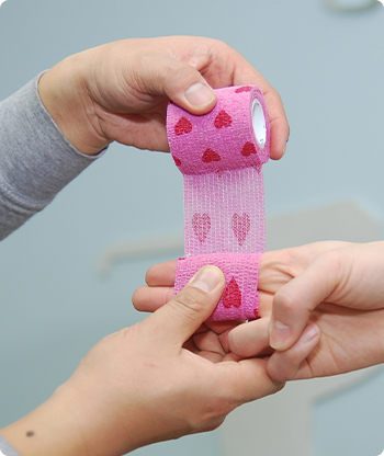 Bandaj autoadeziv învelit flexibil